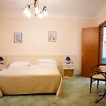Ξενοδοχείο με διαμερίσματα Vittoria 4*
