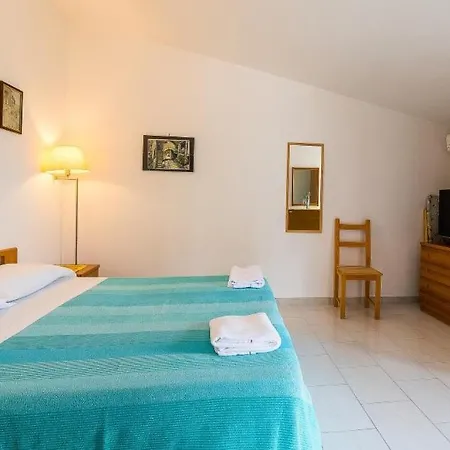 Vittoria Aparthotel *